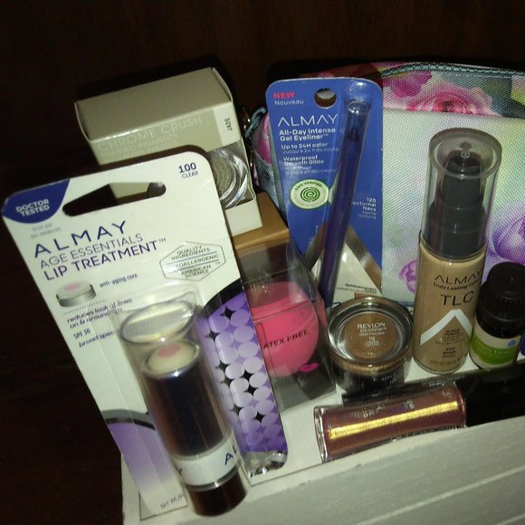 You're Perfect $75 Clean Beauty Bundle including NEW cosmetic Bag & 12+ items - Picture 3 of 5